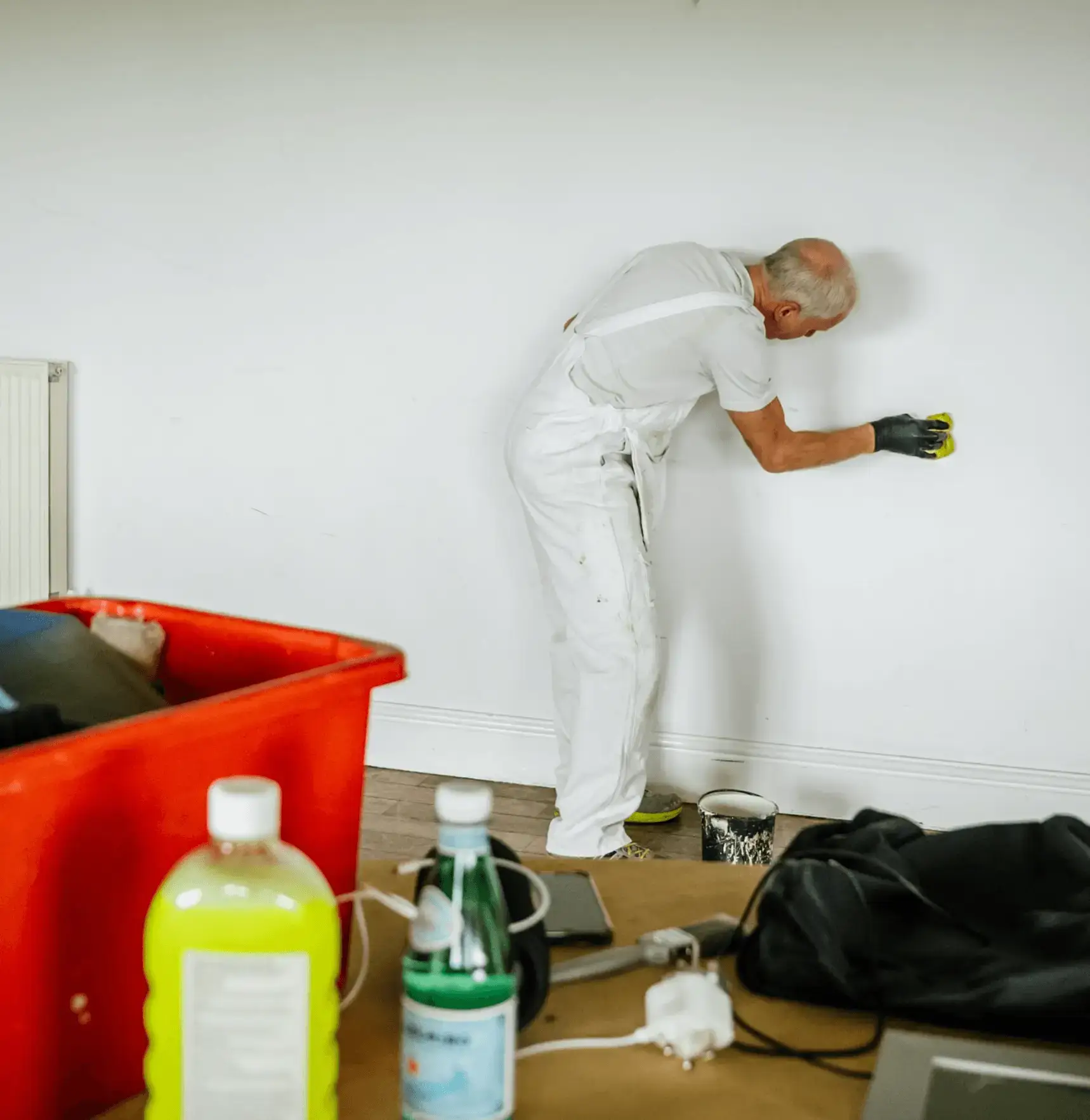 volunteer-painting-wall.webp