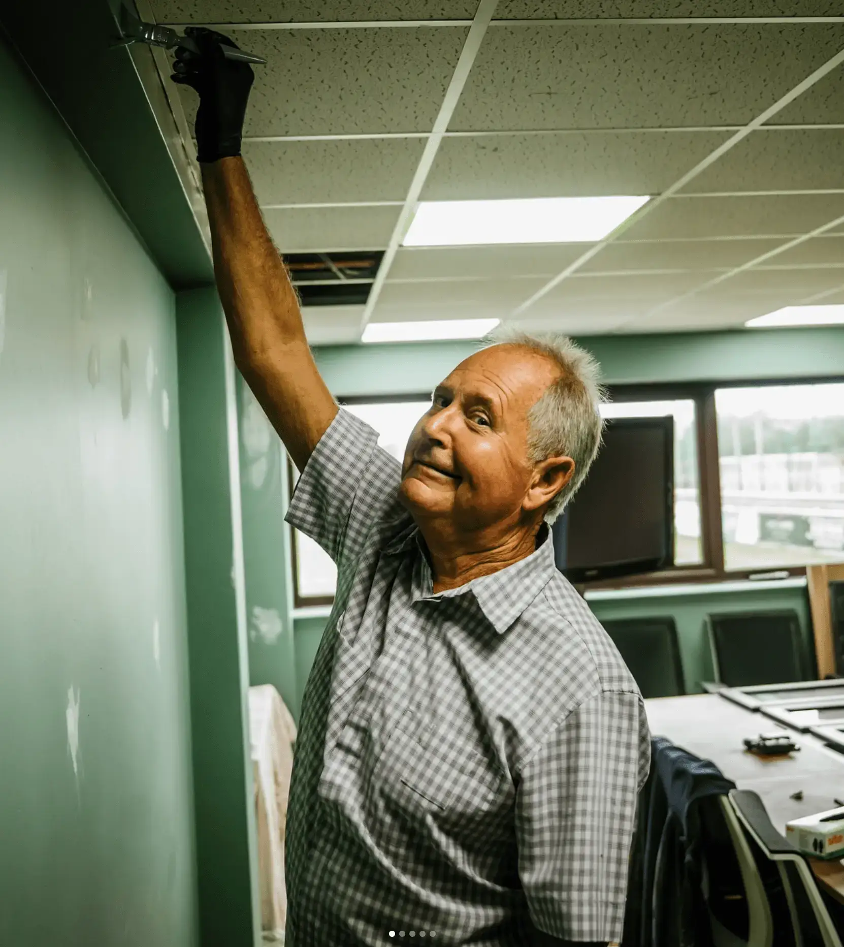 volunteer-painting.webp